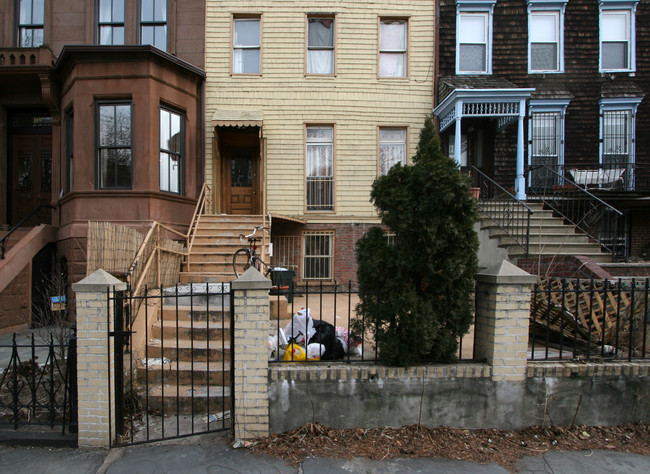 221 Washington Ave in Brooklyn, NY - Building Photo - Building Photo