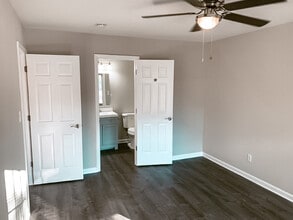 Room in Duplex on Lee St in Durham, NC - Building Photo - Building Photo