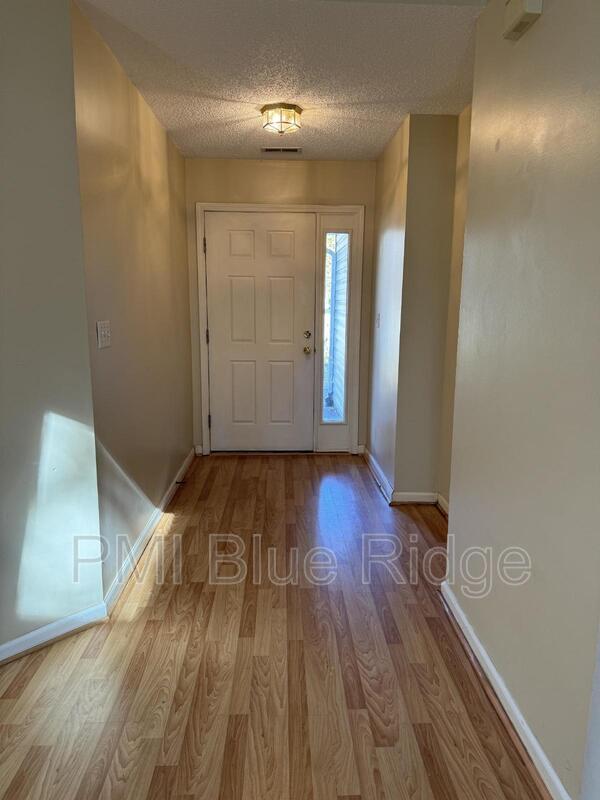 410 Glensprings Dr in Fletcher, NC - Building Photo - Building Photo