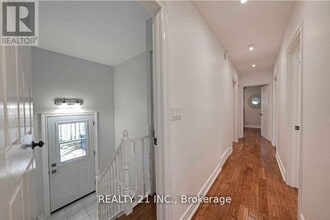 812 Sanok Dr in Pickering, ON - Building Photo - Building Photo