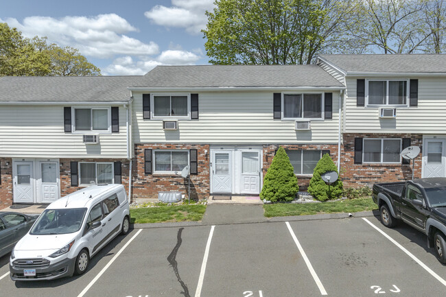 Hop Brook Estates Condominums in Naugatuck, CT - Building Photo - Building Photo