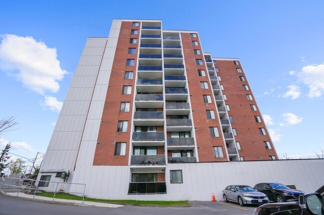 Delta Apartments in Peterborough, ON - Building Photo - Building Photo