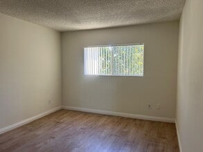 5130 Yarmouth Ave in Los Angeles, CA - Building Photo - Building Photo