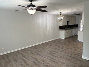 2052 Darnell Cir in Tallahassee, FL - Building Photo - Building Photo