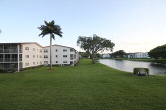 569 Fanshaw N, Unit 569 in Boca Raton, FL - Building Photo - Building Photo