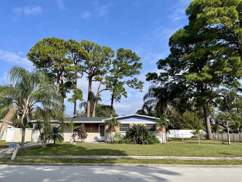 1002 Regalia Dr in Rockledge, FL - Building Photo