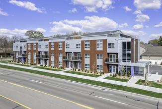 Amber Studios and Lofts in Troy, MI - Foto de edificio - Building Photo