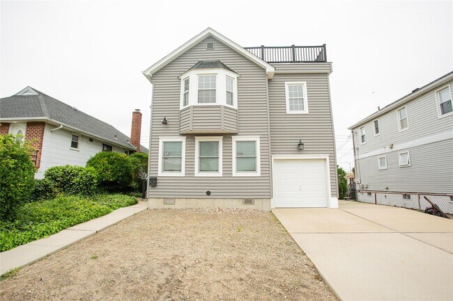 733 E Walnut St in Long Beach, NY - Building Photo - Building Photo