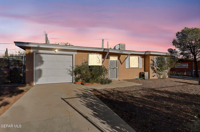 10068 Oakwood Dr in El Paso, TX - Building Photo - Building Photo