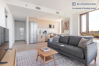 478 Kent Ave in Brooklyn, NY - Foto de edificio - Building Photo