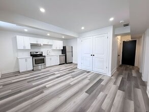 220 Caroline St S in Hamilton, ON - Building Photo - Building Photo