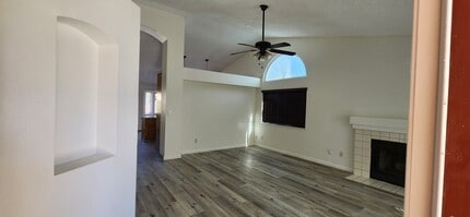 9328 Carvalho Ct in Bakersfield, CA - Building Photo - Building Photo