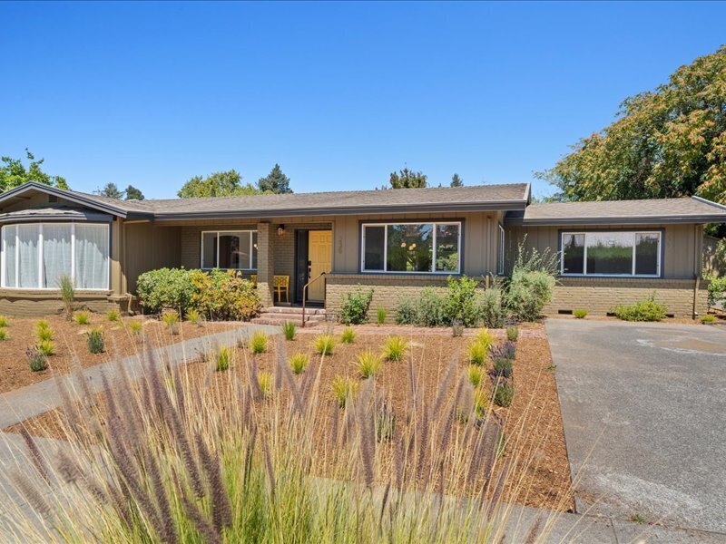 235 Sherman St in Healdsburg, CA - Building Photo