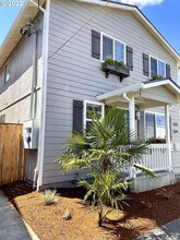 5635 SE 84th Ave in Portland, OR - Foto de edificio - Building Photo