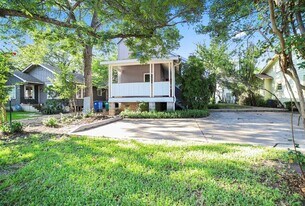 2716 E 22nd St in Austin, TX - Building Photo