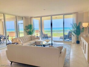 6597 Nicholas Blvd in Naples, FL - Building Photo - Building Photo