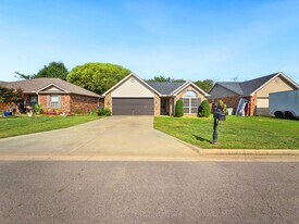 7720 Parkview Dr in Fort Smith, AR - Building Photo