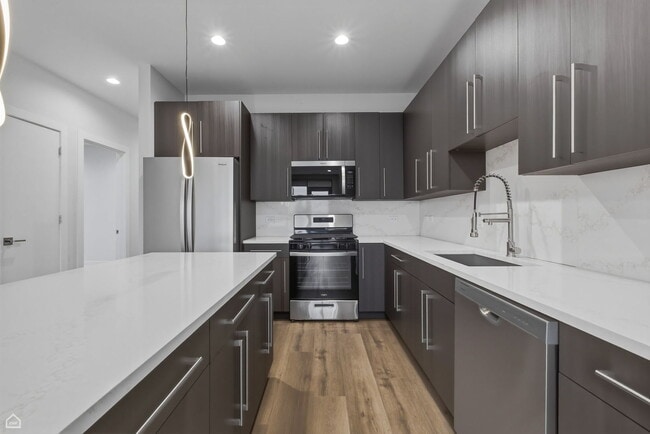 2357 N Washtenaw Ave in Chicago, IL - Building Photo - Building Photo