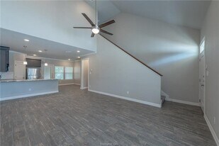 707 Dominik Dr in College Station, TX - Building Photo
