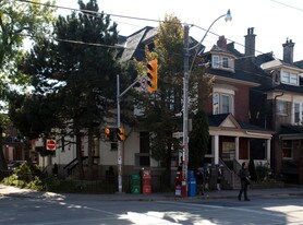 1267 King St W in Toronto, ON - Building Photo