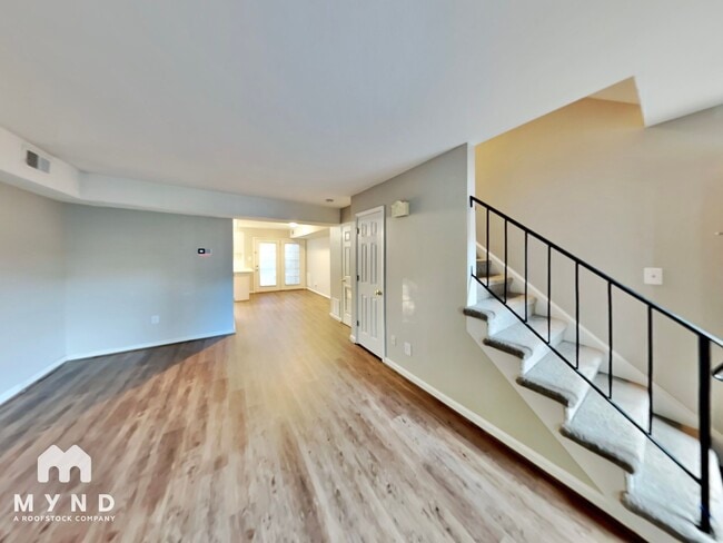 4705 Blue Bird Ct, Unit 4 in Raleigh, NC - Foto de edificio - Building Photo