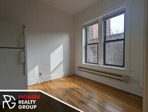 3817 N Fremont St, Unit 3823-3829.5-E3 in Chicago, IL - Foto de edificio - Building Photo