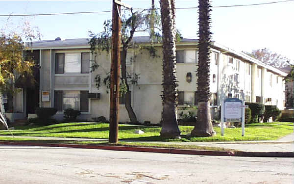 Vineland Apartments in North Hollywood, CA - Foto de edificio - Building Photo