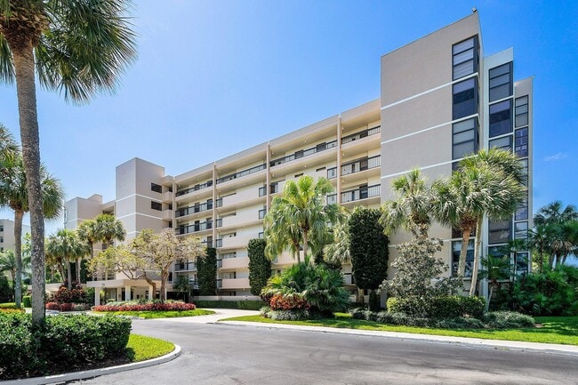 6662 Boca Del Mar Dr in Boca Raton, FL - Building Photo - Building Photo