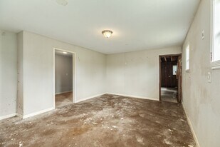 103 Honeysuckle St in Lake Jackson, TX - Building Photo