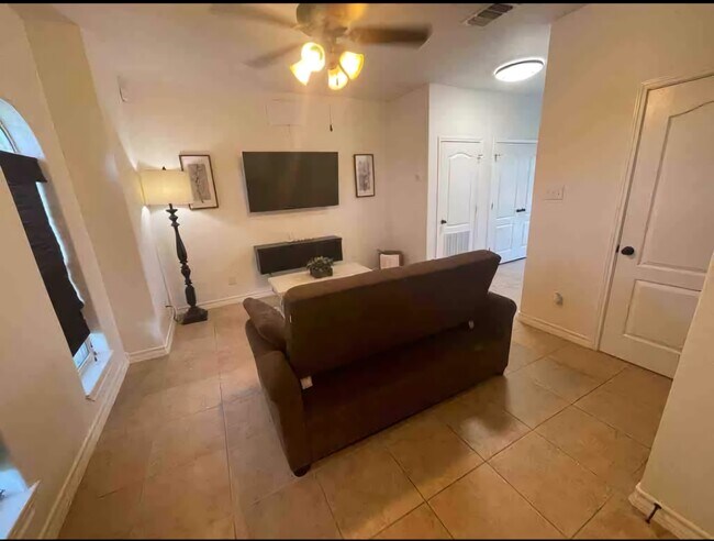 10706 International Blvd, Unit #121 in Laredo, TX - Building Photo - Building Photo