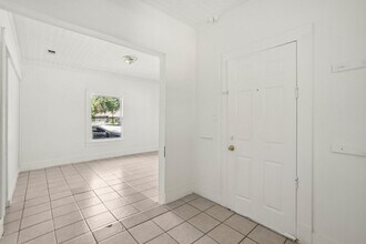 302 S Wood St, Unit 1 in Cleburne, TX - Building Photo - Building Photo