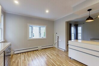 13 Rhode Island Ave, Unit 1 in Newport, RI - Building Photo - Building Photo