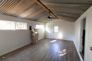 674 Bell Rd S in Iowa Park, TX - Building Photo