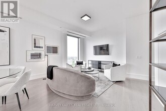 215 Lonsdale Rd in Toronto, ON - Building Photo - Building Photo