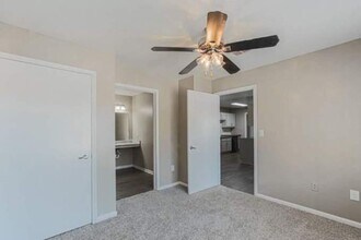 11111 W Montgomery Rd in Houston, TX - Building Photo - Building Photo