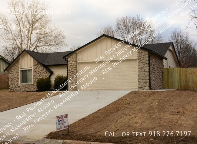 property at 712 W Vicksburg St