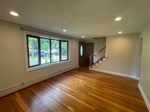 14 Dearborn Rd in Burlington, MA - Building Photo - Building Photo