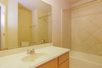 16614 Shorewood Lakes Dr in Houston, TX - Building Photo - Building Photo