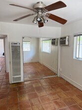 585 S Camino Real, Unit #3 in Palm Springs, CA - Foto de edificio - Building Photo