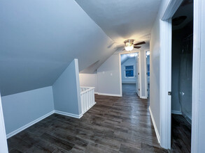 5202 Leighton Ave, Unit #4 in Lincoln, NE - Foto de edificio - Building Photo