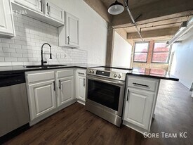 934 Broadway Blvd in Kansas City, MO - Building Photo