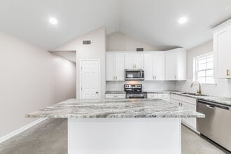 330 Jeanette St in Lafayette, LA - Building Photo - Building Photo