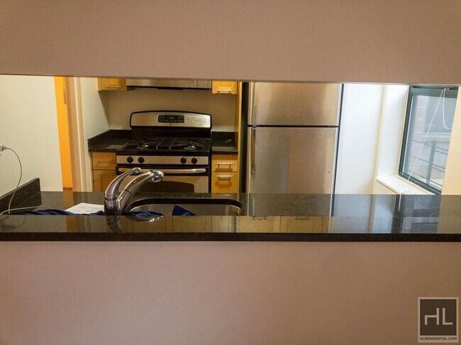 W 87th St in New York, NY - Building Photo - Building Photo