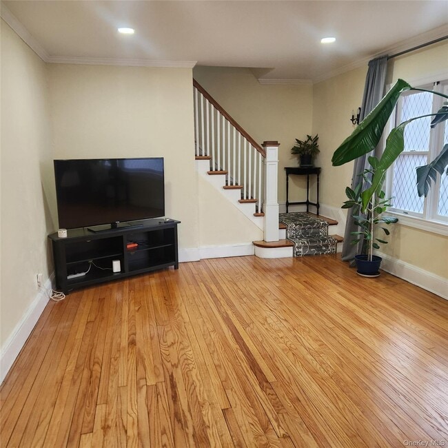 71 Davis St in East Rockaway, NY - Building Photo - Building Photo