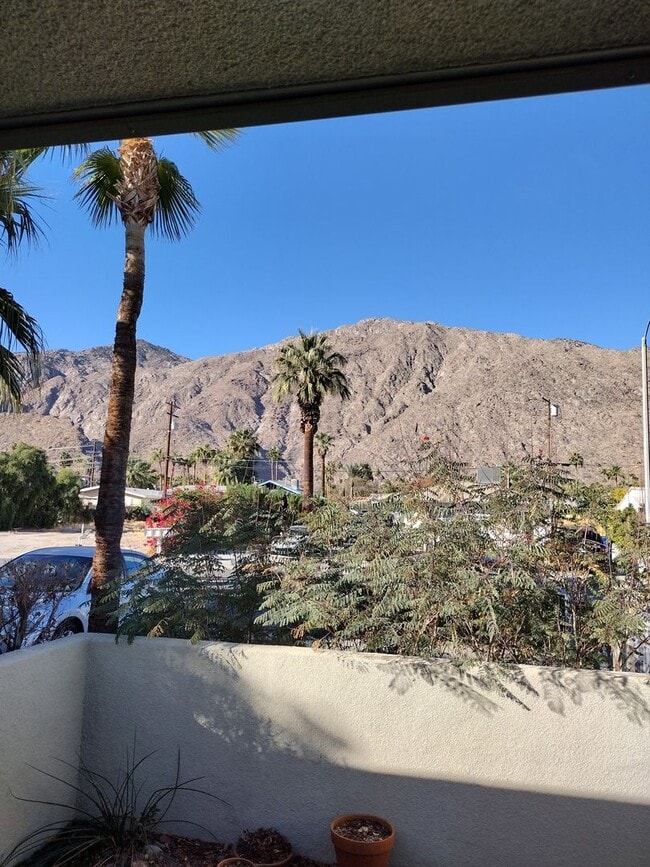 558 Calle Abronia S in Palm Springs, CA - Building Photo - Building Photo