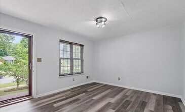 10201 Waycross Ave in Louisville, KY - Building Photo - Building Photo