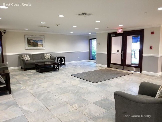 115 W Squantum St-Unit -1211 in Quincy, MA - Building Photo - Building Photo