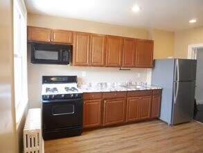 2621 E Hoffman St in Baltimore, MD - Building Photo - Building Photo