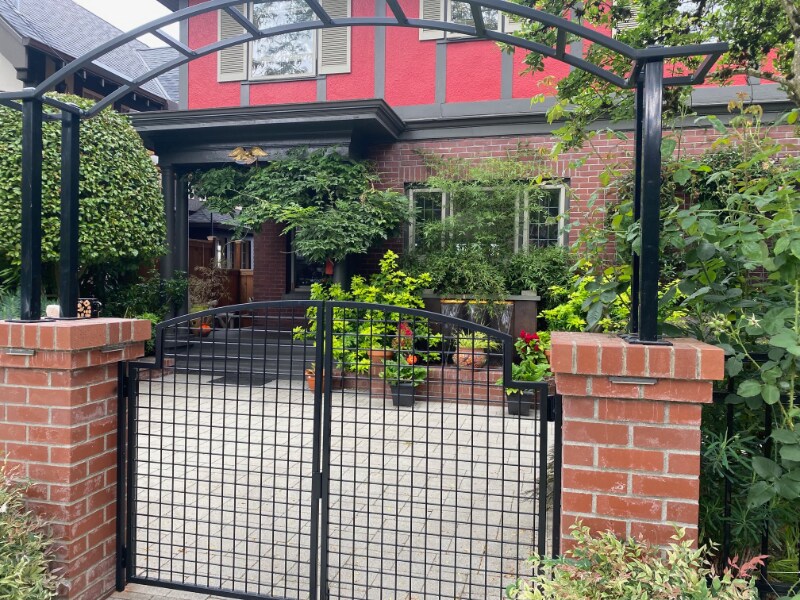 2044 23rd Ave E in Seattle, WA - Building Photo