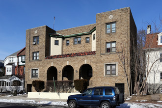 Wayne Iris Apartments in Philadelphia, PA - Building Photo - Building Photo